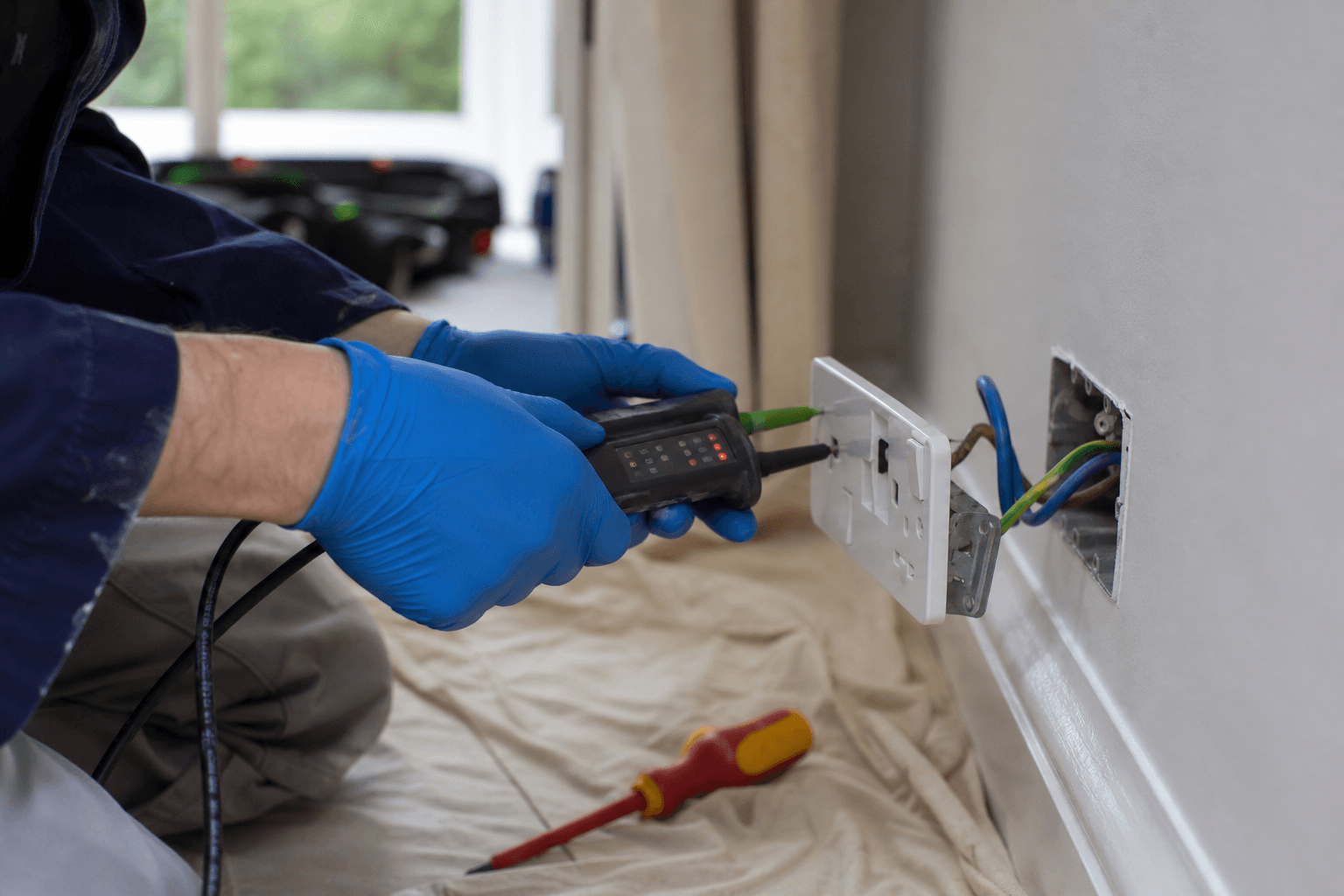 Testing a UK socket with a GS38 two-pole voltage tester before wiring work